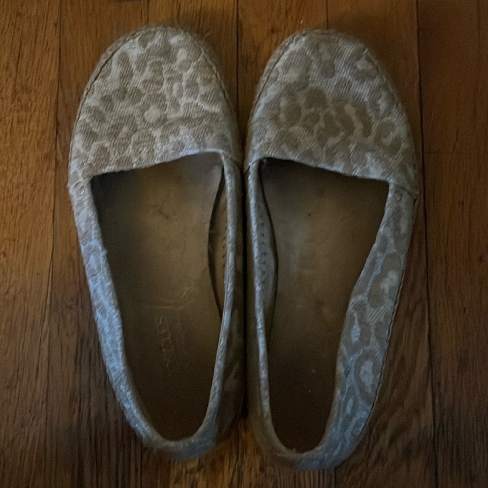 Leopard print flats